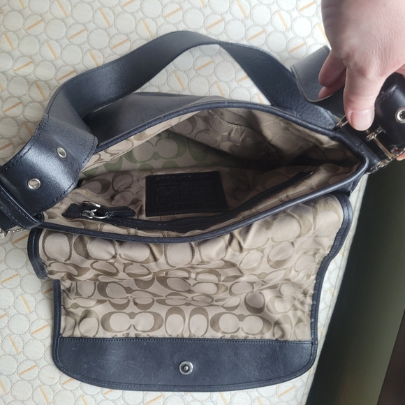 Michael Kors monogram logo shoukder tote bag - Picture 3 of 3